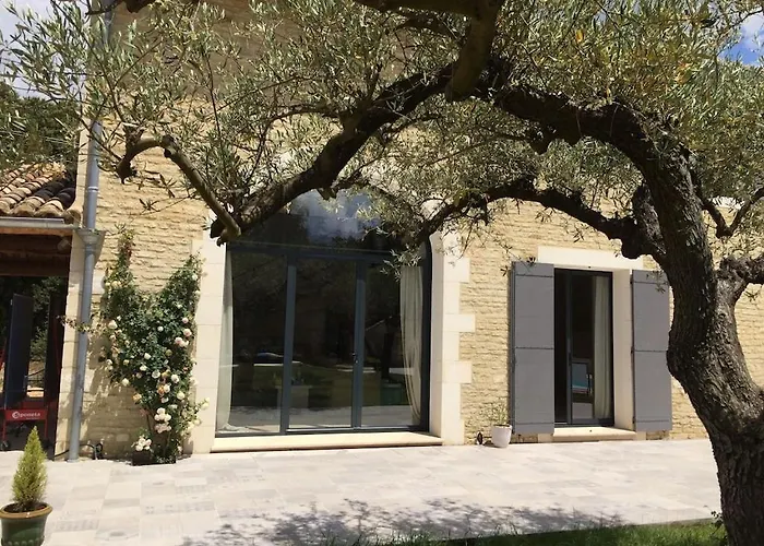 Provencal Bastide In Uzès